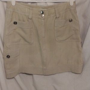 3/$25 White House black market cargo skirt